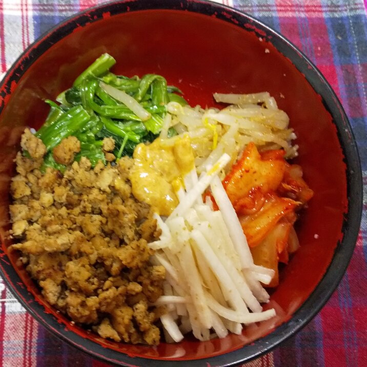 大葉そぼろでビビンバ風丼